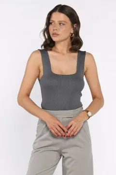 Kare Yaka Askılı Likralı Kadın Triko Bluz Füme