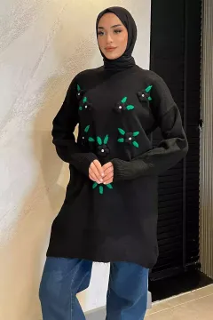 Tesettür Bisiklet Yaka Çiçek Nakışlı Taş Detaylı Şık Tesettür Triko Tunik Siyah