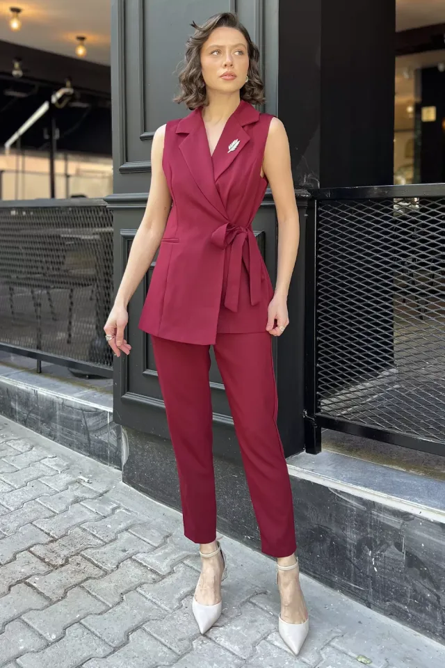 Broş Detaylı Bel Kuşaklı Kadın Yelek Pantolon İkili Takım Bordo